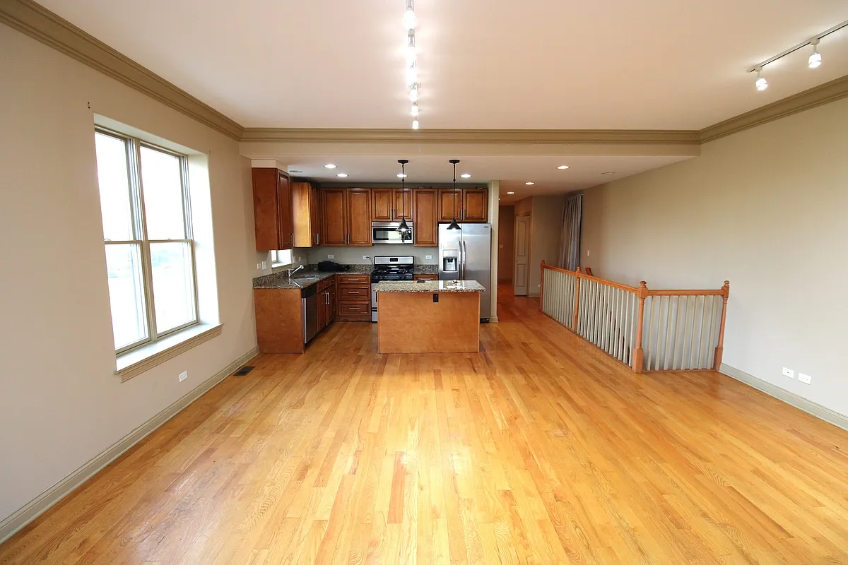Building Photo - 4622 W Schubert Ave #1