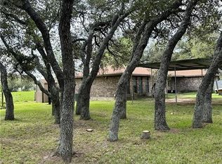 35 Rodeo Rd, Inez, TX 77968