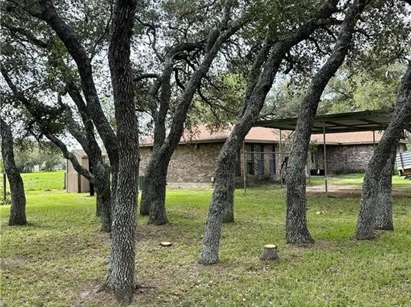 35 Rodeo Rd, Inez, TX 77968