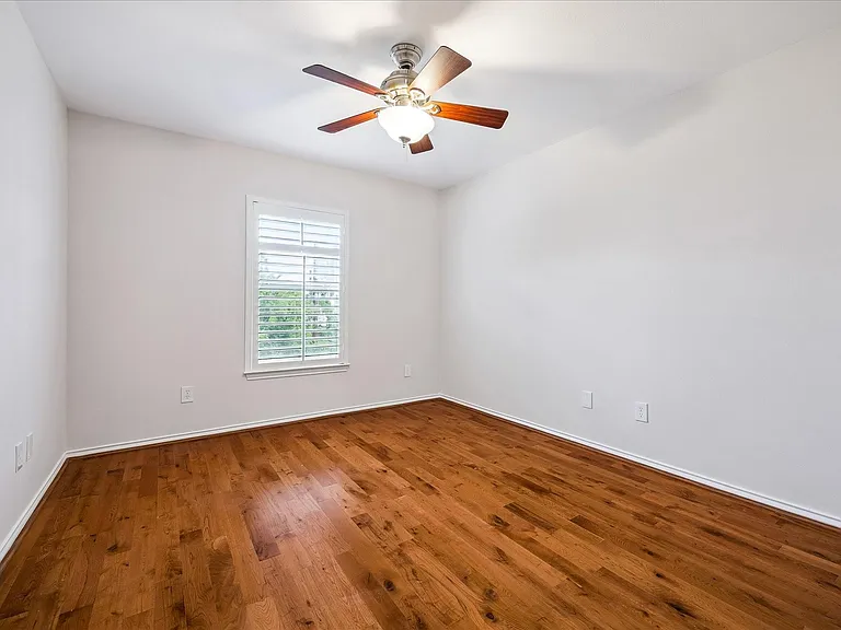 1800 W Webster St — Photo 17