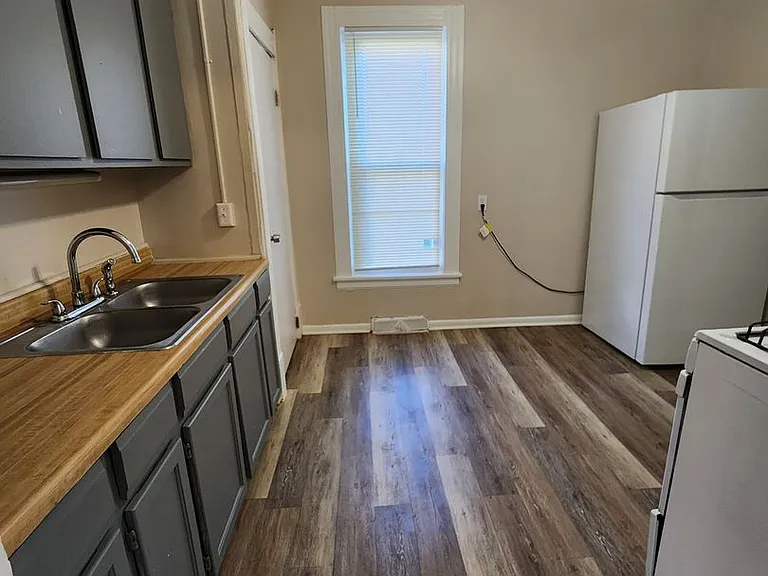 224 Gates Ave — Photo 5
