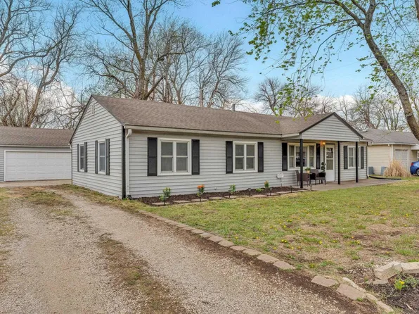 3453 SW Westview Ave, Topeka, KS 66611