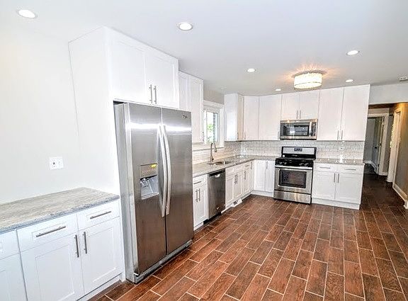 5th image of 624 Hoxie Ave
