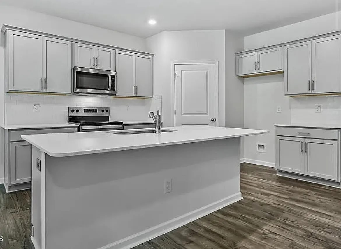 5 bed, 2511 sqft, $950 — Photo 4
