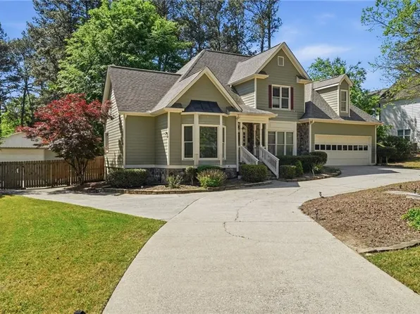 212 Gates Mill Dr, Lawrenceville, GA 30045