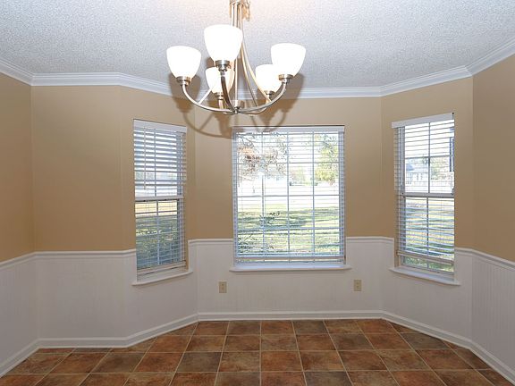 4th image of 3911 Nicole Ln