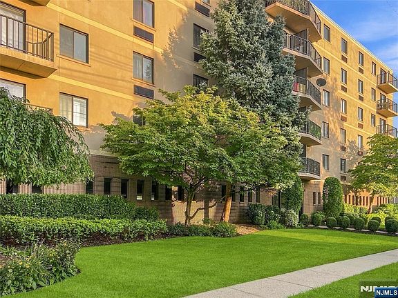 3rd image of 300 Park Street #1F