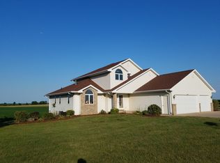 W8892 Hunters Rd, Hortonville, WI 54944
