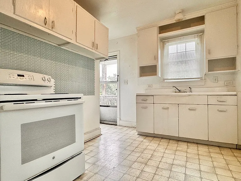 1505 Broad Ave — Photo 8