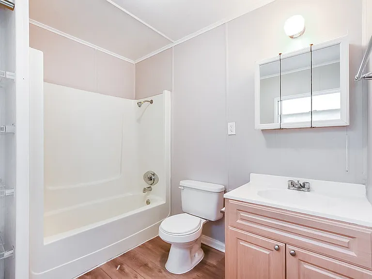 542 Colonnades Cv — Photo 10
