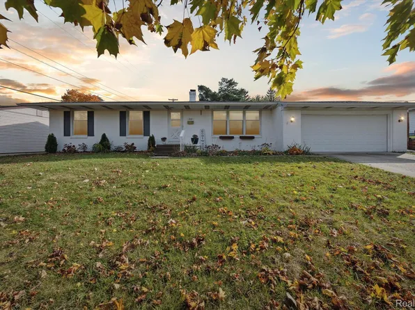 3121 Snowglen Ln, Lansing, MI 48917