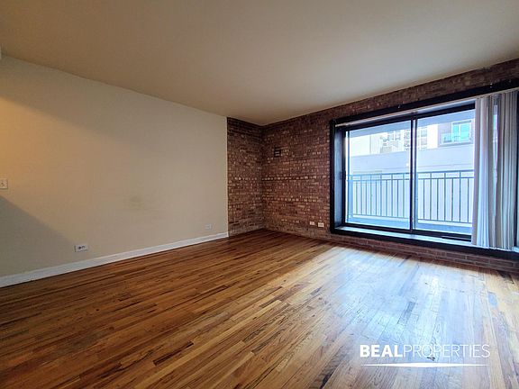 3rd image of 1220 N La Salle Dr APT 4G