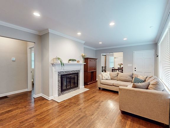 4th image of 2624 Foster Ave