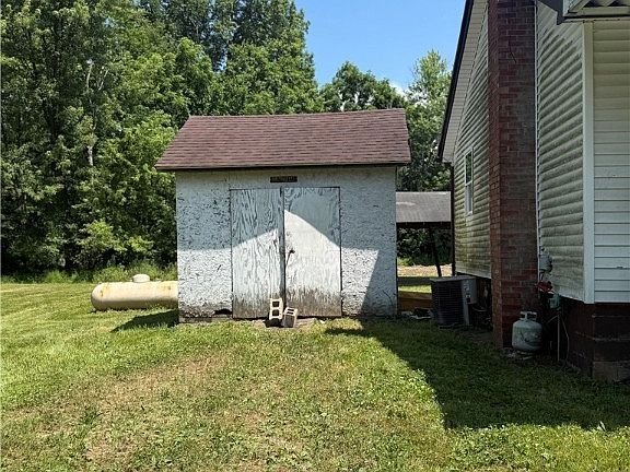 5th image of 4552 Maple Dr