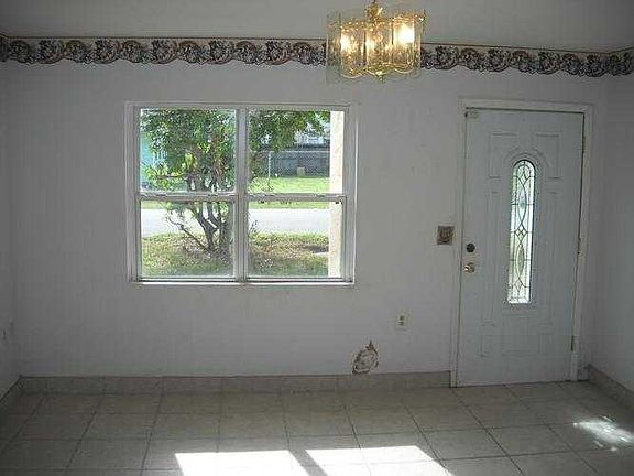 Dining/entryway view