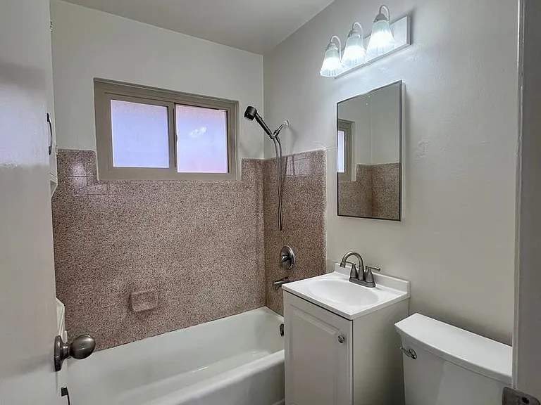 4326 1/2 Swift Ave — Photo 11