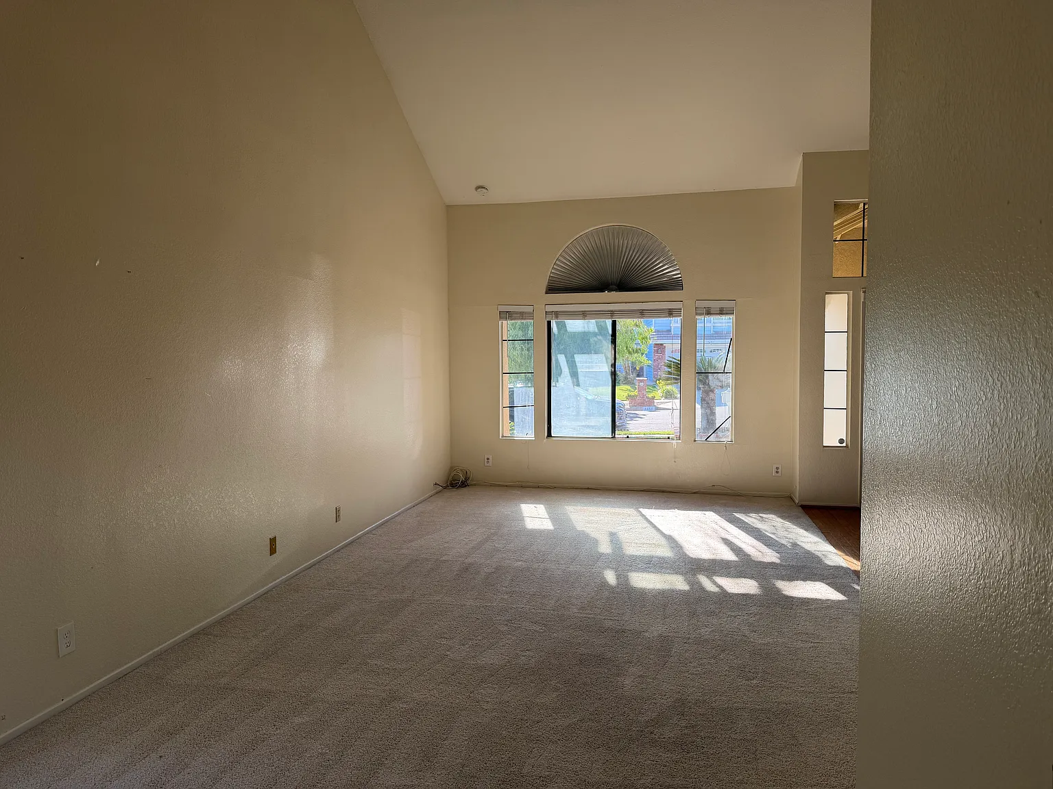 3 bed, 2.5 bath, 1700 sqft, $3,600 — Photo 4