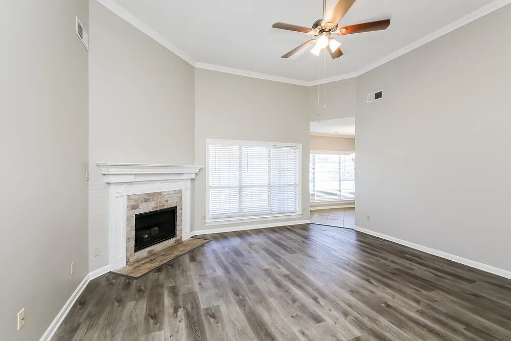 4 bed, 2.0 bath, 2400 sqft, $2,190 — Photo 4