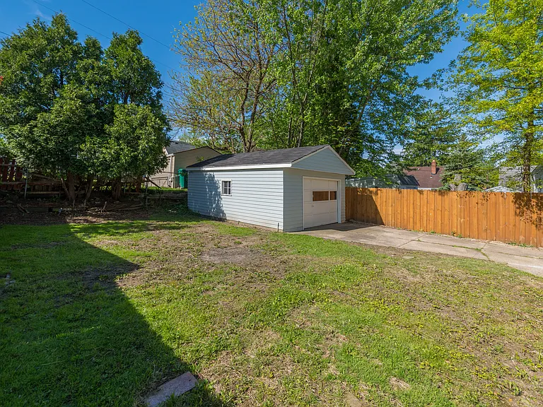 18214 Lewis Dr — Photo 11