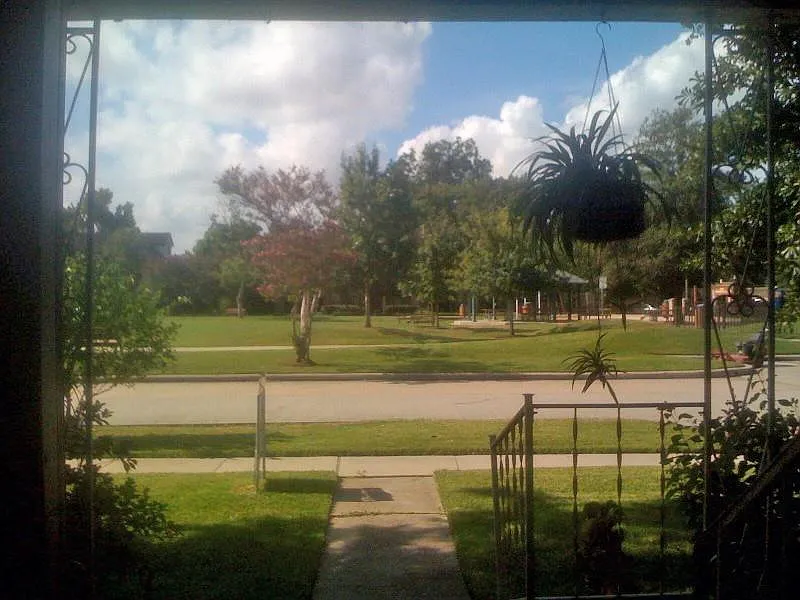 2 bed, 1.0 bath, 1300 sqft, $2,800 — Photo 2