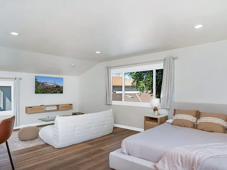 Mountcastle Dr — Photo 11