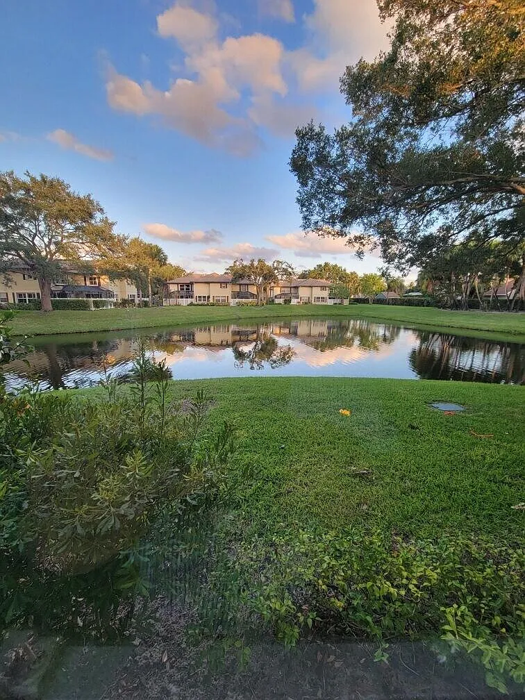 2 bed, 2.5 bath, 1398 sqft, $2,000 — Photo 3