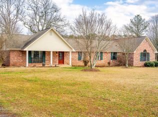 23 Hidden Lake Dr, Laurel, MS 39443
