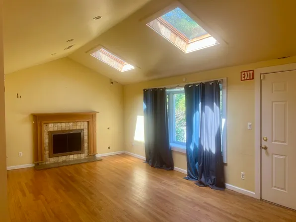 69 Keddy St, Springfield, MA 01109