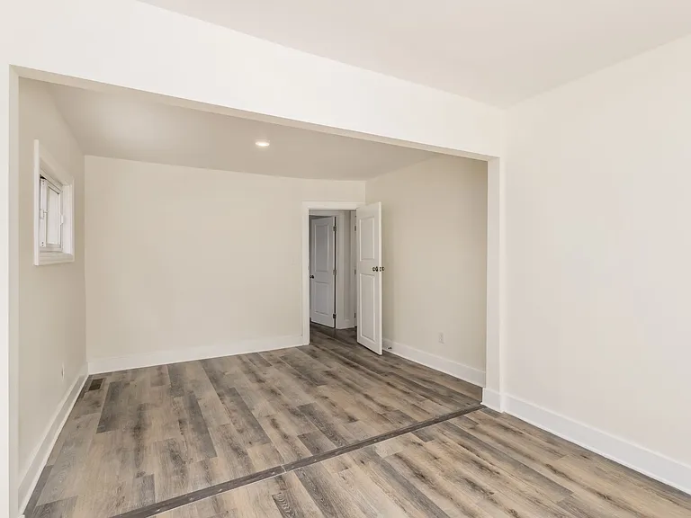 565 Virginia Cir W — Photo 15