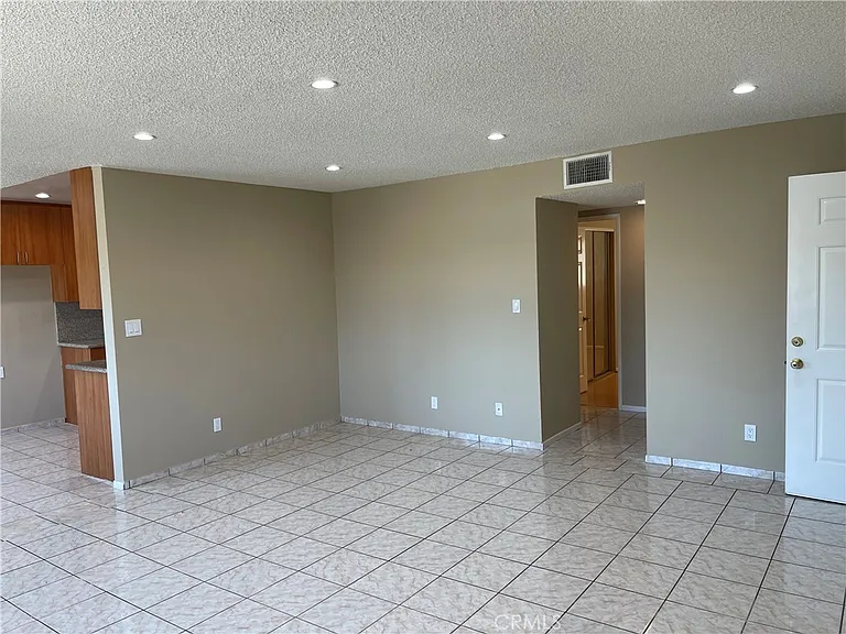 434 E Tujunga Ave #J — Photo 4