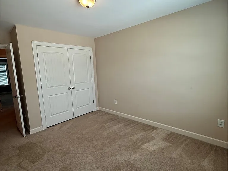 726 Century Dr — Photo 32