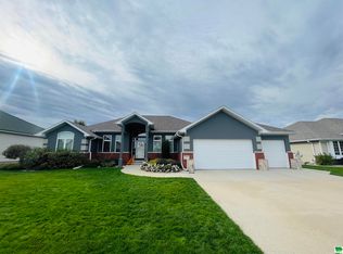 613 Winfield Cir, Sergeant Bluff, IA 51054