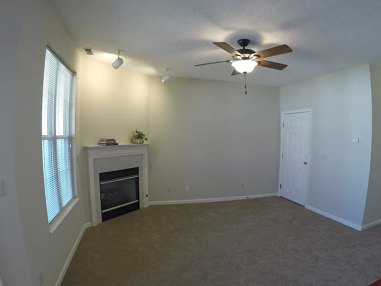 Portledge Commons, 1 and 2 Bedroom apartments, carport, central Lafayette — Photo 22