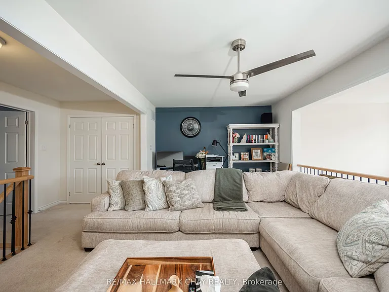 41 Masters Cres — Photo 19