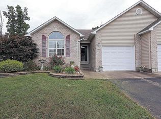 1863 Black Oak Dr, Farmington, MO 63640