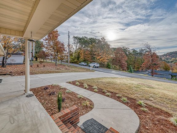 5th image of 132 Cedar Crest Cir