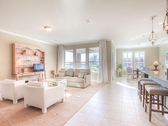5th image of 526 Larkspur Ln