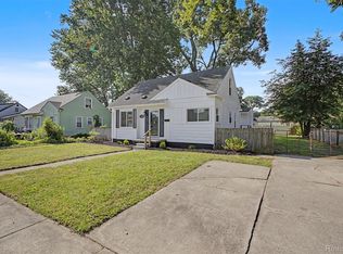 31765 Brown St, Garden City, MI 48135
