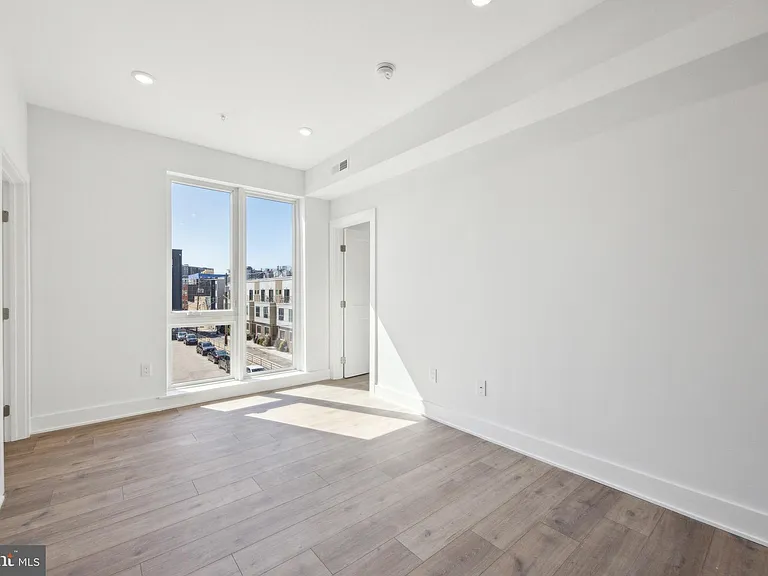 1350 N Front St #203 — Photo 5