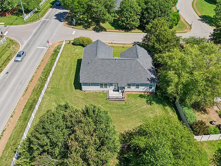 2601 Danbury Cir — Photo 41