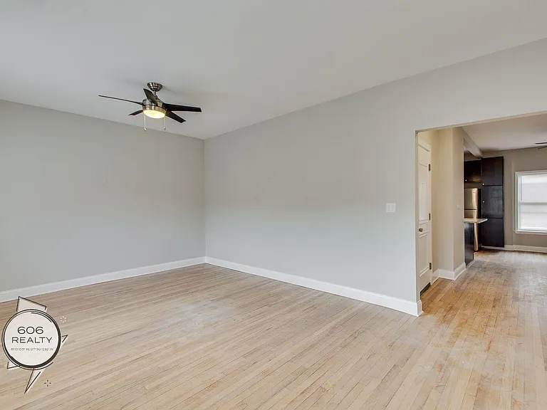 Beautiful Rehabbed Hyde Park Apartments! — Photo 9