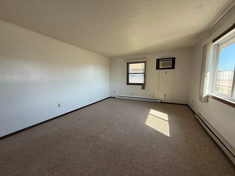 Salem Apartments — Photo 15