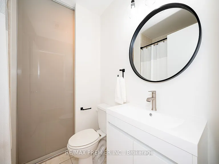 220 Victoria St #705 — Photo 6