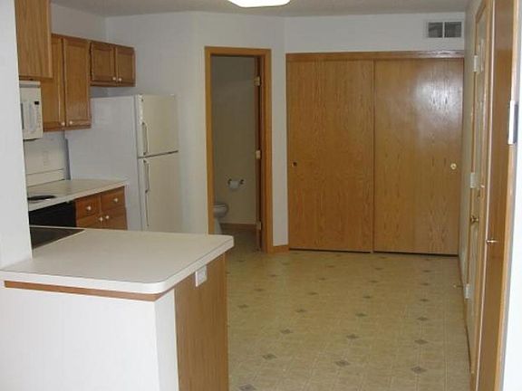 5th image of 11408 Elmwood Ave N