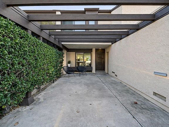 4th image of 4849 Camino Roberto