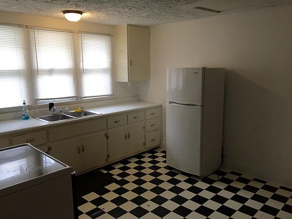 3rd image of 50 1/2 N Grant Ave