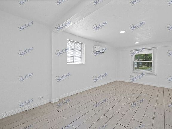 5th image of 821 Bond St #B