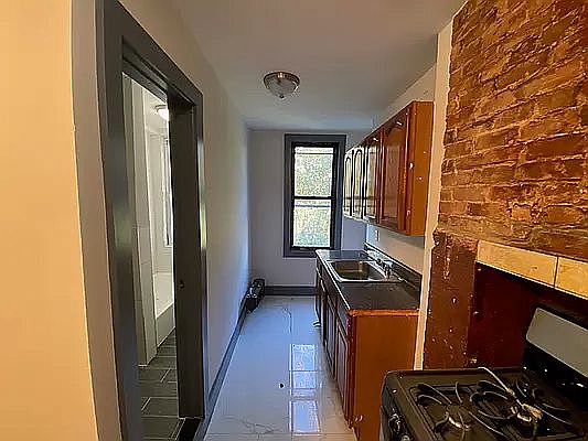 5th image of 51 Bartlett St #2R