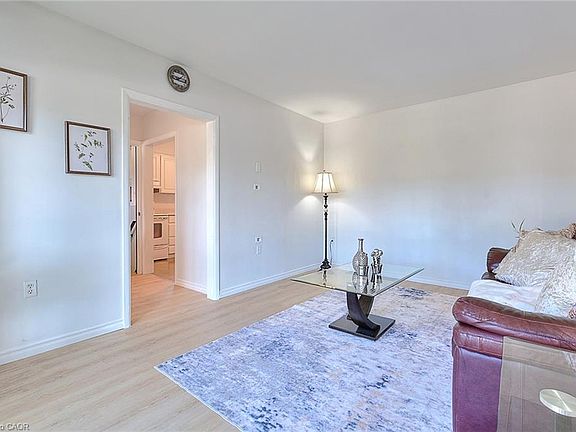5th image of 245 W 33rd St