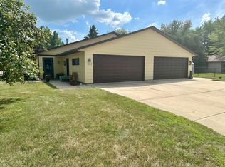 802 Lindy Ln NE, Hutchinson, MN 55350